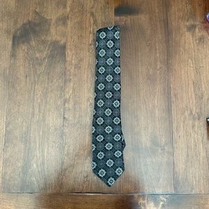 Ike Behar 100% Silk tie